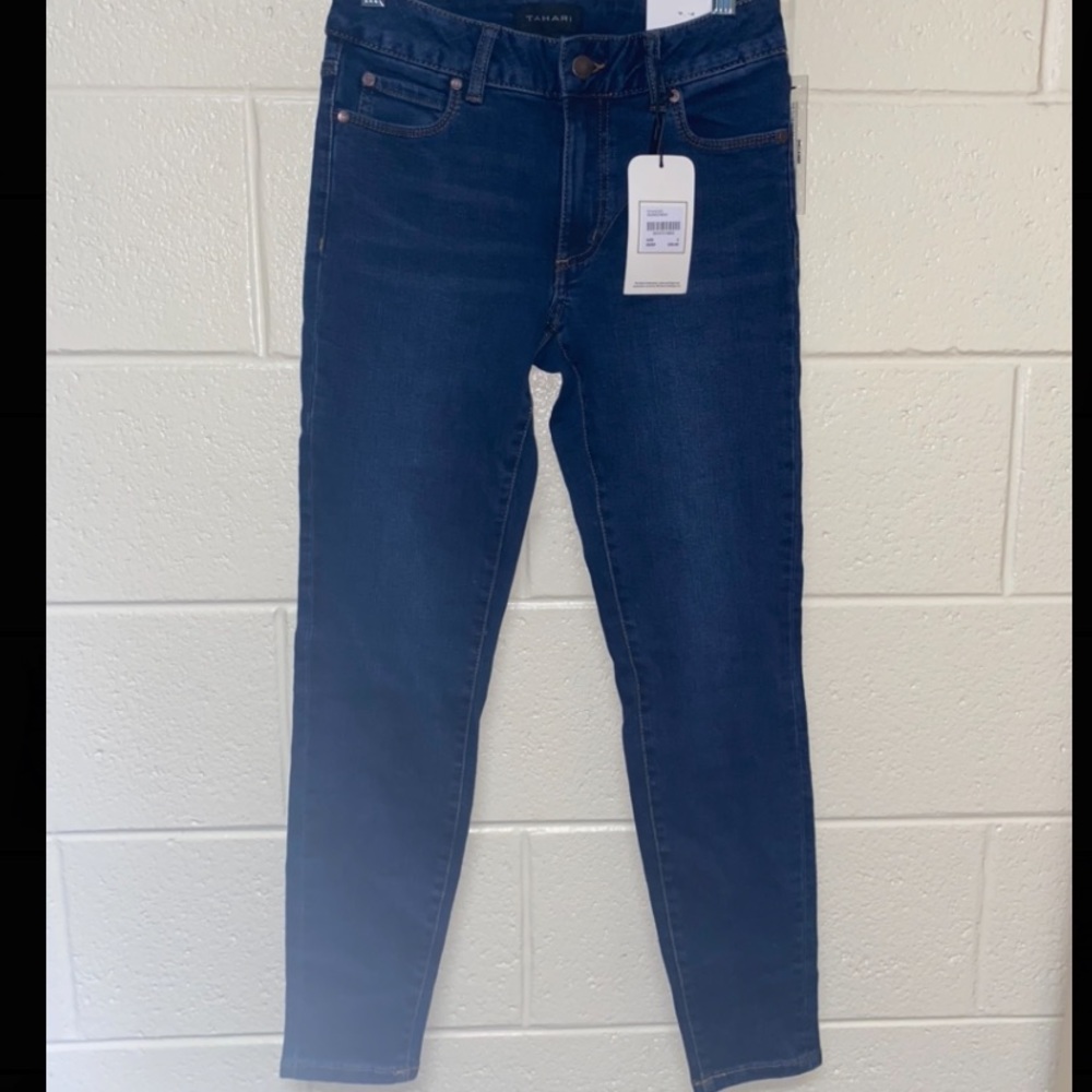 Dark blue jean pants, skinny.